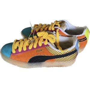 PUMA Unisex Suede Classix Out of Season sneaker